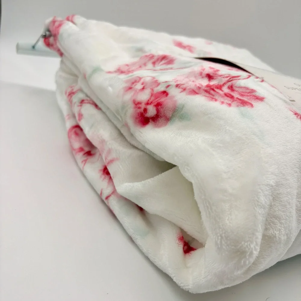Rachel Ashwell The Farmhouse Pink Floral Rose Plush Throw Blanket 60x70 NEW
